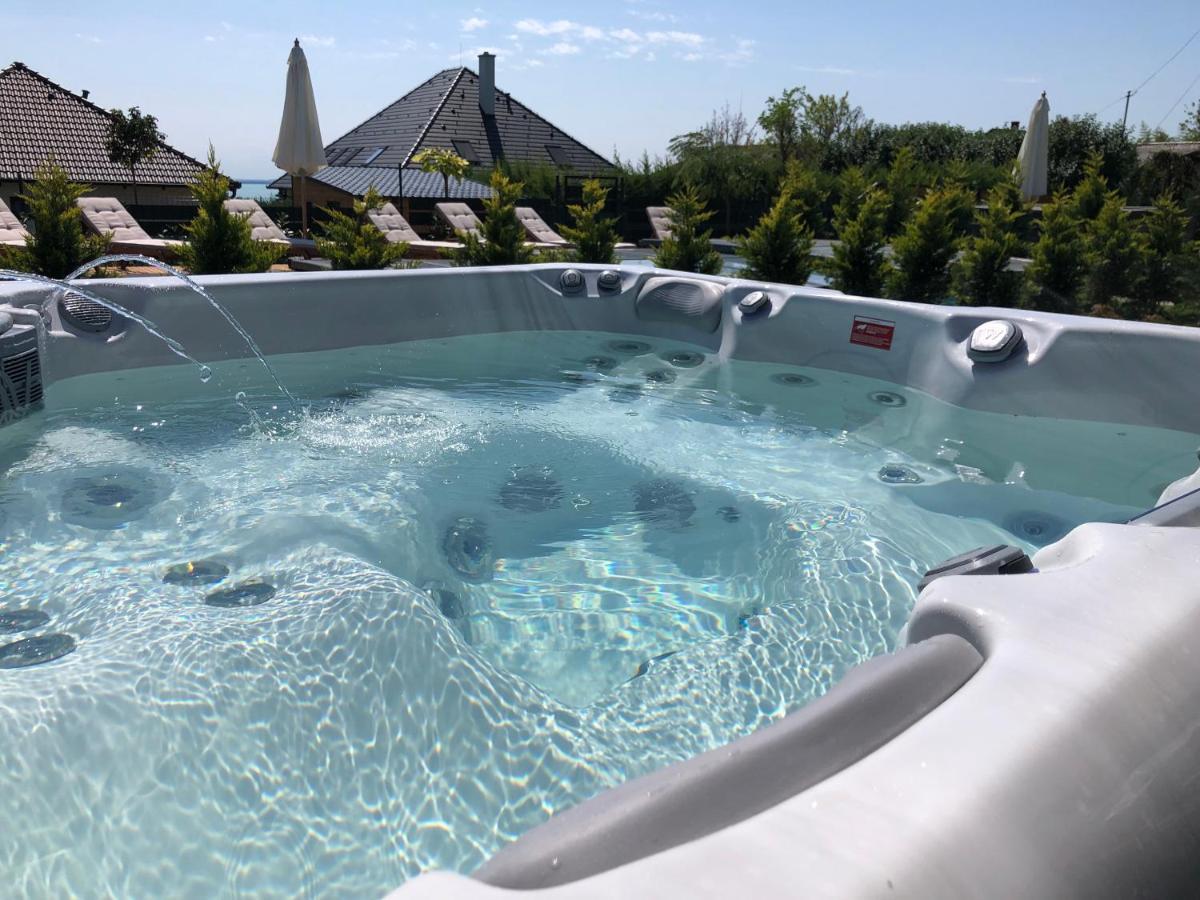Skyline Resort Balatonalmádi Esterno foto